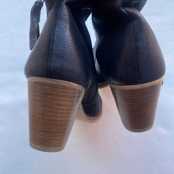 Urban Outfitters Pebbled Leather Side Zip Bootie 2.5” Stacked Heel sz 7 - Picture 8 of 8